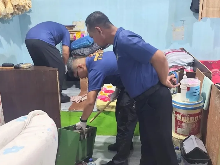 Petugas Lapas Narkotika Tanjungpinang Melakukan Pemeriksaan di Salah Satu Blok Hunian (*)