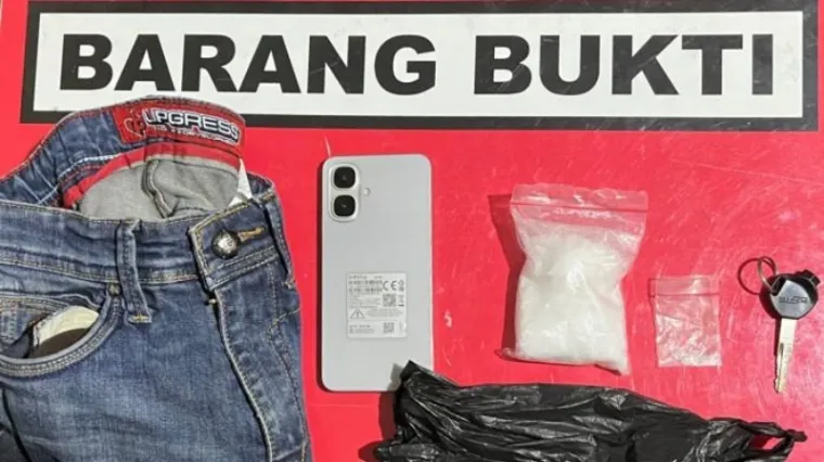 Barang bukti yang diamankan oleh Satnarkoba Polres Solok dari pelaku beberapa waktu lalu. (Dok. Polres Solok)