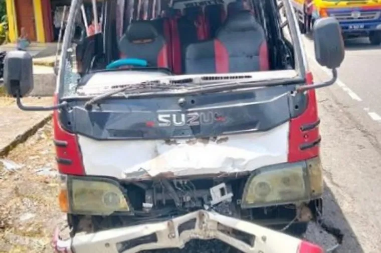 Kondisi bus yang mengalami kecelakaan di Jalan Padang--Bukittinggi, tepatnya di Korong Kandang Ampek, Kayu Tanam, Kabupaten Padang Pariaman, Selasa pagi. (Dok. Ist)