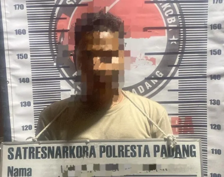 Pelaku penyalahgunaan narkotika yang diamankan oleh Satresnarkoba Polresta Padang pada Sabtu kemaren (Dok. Satresnarkoba Polresta Padang)