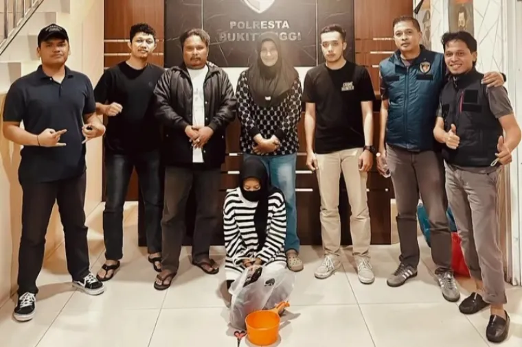 Ibu kandung dari potongan tubuh bayi yang dibuang di Ngarai Sianok diamankan polisi (Dok. Ist)