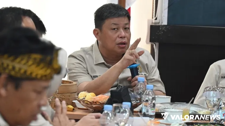 Wakil Komisi IV DPR RI, Alex Indra Lukman saat dialog dengan stakeholder Kratom di Pontianak, usai menghadiri ekspor Kratom ke India, Selasa. (humas)