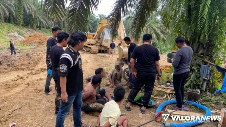 Tim gabungan dari Polda Sumbar, Polres Pasbar dan Polsek Sungai Beremas menemukan pelaku Peti di Jorong Air Runding, Nagari Koto Nan Duo, Kecamatan Koto Balingka, Rabu. (humas)