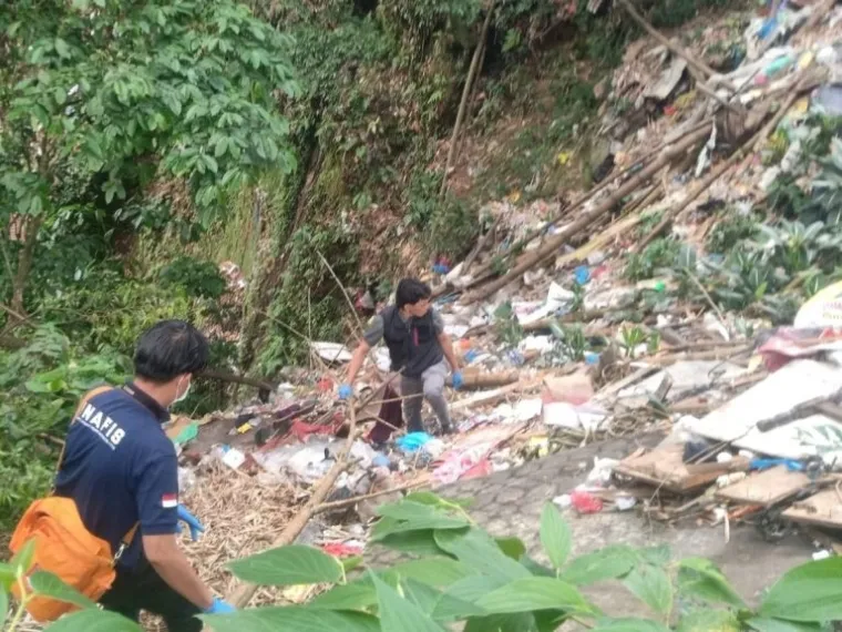 Tim Inavis Polresta Bukittinggi sedang melakukan olah TKP. (Dok. Polsek Kota Bukittinggi)