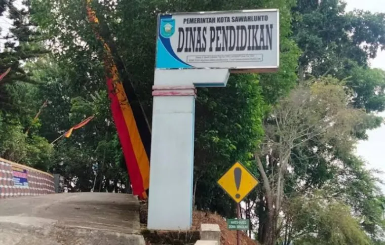 Plang Kantor Disdik Sawahlunto. (Dok. Ist)
