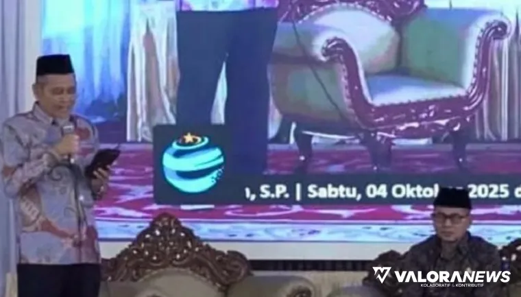 Wawako Bukittinggi, Ibnu Azis mendengarkan sambutan pimpinan ITBHAS jelang kuliah umum di Istana Bung Hatta, Sabtu. (humas)