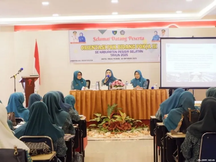 Acara orientasi PKK Bidang Pokja III se-Kabupaten Pesisir Selatan, di salah satu hotel di Painan, Kamis 30 Oktober 2025. FOTO: Dok Diskominfo Pessel