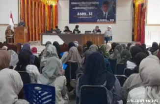 Anggota DPRD Sumbar, Asril menggelar Sosper No 14 Tahun 2018 tentang Rencana Pembangunan Industri, di Aula SMAN 1 Bukittinggi, Sabtu. (humas)