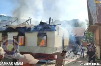 Kondisi rumah yang terbakar di Jorong Solok Baruah, Nagari Salo, Kecamatan Baso, Kabupaten Agam, pada Selasa pagi. (Dok. Dinas Satpol PP dan Damkar Agam)