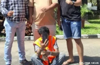 Pelaku pencurian yang diamankan oleh Tim Klewang Polresta Padang.(Dok. Satreskrim Polresta Padang)
