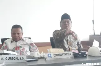 Ketua Komisi I DPRD Padang, Usmardi Thareb memimpin rapat bersama Asisten I Setdako Padang, Bagian Hukum, Dinas Pertanahan, serta Badan Pengelola Keuangan Daerah (BPKD) bidang aset, Senin. (humas)
