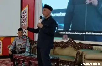 Gubernur Sumbar, Mahyeldi jadi pembicara pada kuliah umum di ITB HAS Bukittinggi, Sabtu. Dikesempatan itu, juga dilakukan penandatanganan MoU dengan Pemprov Sumatera Barat. (humas)
