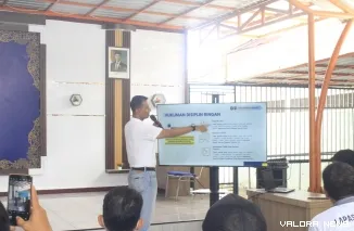 Kepala Lapas Parepare Marten, Bc.IP., S.H., M.H, Saat Mensosialisasikan Keputusan Menteri Imigrasi dan Pemasyarakatan Republik Indonesia Nomor M.IP-09.OT.01.01 Tahun 2025, Jumat (24/10/2025)