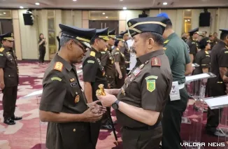 Jaksa Agung Republik Indonesia, Sanitiar Burhanuddin melantik Jaksa senior Muhibuddin sebagai Kepala Kejaksaan Tinggi Sumbar yang baru. (Dok. Penkum Kejati Sumbar)