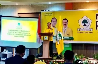 Syafril Saputra, Ketua DPD Partai Golkar Kabupaten Pesisir Selatan periode 2025-2030, berpidato di Musda XI Partai Golkar Pessel, di Painan, Minggu (26/10/2025). FOTO: tusrisep