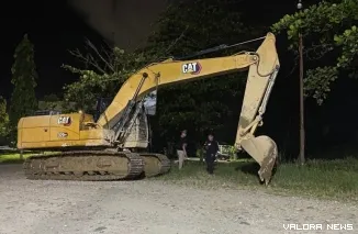 Alat berat yang menjadi barang bukti atas kasus pengungkapan PETI di Pasaman Barat. (dok. Polres Pasaman Barat)