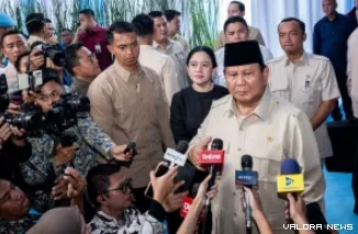Presiden Prabowo Subianto bersama Puan Maharani (Ketua DPR) dan lainnya, konfrensi pers usai kegiatan pemusnahan Narkoba hasil tangkapan Polri di berbagai daerah di Indonesia, Rabu. (humas)