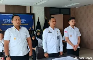 Jajaran Rutan Padang melakukan penandatanganan komitmen bersama yang diselenggarakan serentak di seluruh Indonesia. (Dok. Humas Rutan Padang)
