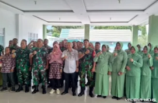 Dr Aqua Dwipayana (Kemeja Putih) Berfoto Bersama Dandim 0312 Padang Beserta Jajaran, Jumat (24/10/2025)
