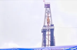 Menekan tombol sirene secara serentak tanda Penanjakan Sumur Pertama PLTP Muara Laboh Unit 2 dimulai