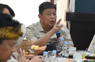 Wakil Komisi IV DPR RI, Alex Indra Lukman saat dialog dengan stakeholder Kratom di Pontianak, usai menghadiri ekspor Kratom ke India, Selasa. (humas)