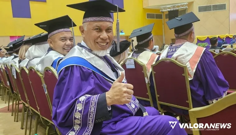 Gubernur Sumbar, Mahyeldi saat mengikuti prosesi wisuda magesiter manajemen di Universiti Islam Antarabangsa Sultan Abdul Halim Mu&#039;adzam Shah (UniSHAMS) Kedah, Malaysia, Sabtu. (humas)