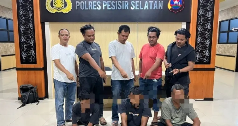 Tiga pria yang diamankan oleh Satresnarkoba Polres Pessel saat pesta narkoba. (Dok. Satresnarkoba Polres Pessel)