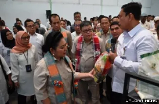 Ketua Panja Penyerapan Gabah & Jagung Komisi IV DPR RI, Alex Indra dengan paparan tentang program SPHP Jagung Pakan yang diluncurkan pemerintah di akhir September 2025 lalu, di Kota Makassar, Jumat. (humas)