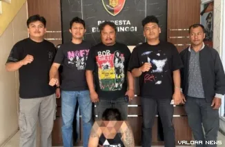 Pelaku yang diamankan Tim Satreskrim Polresta Bukittinggi. (Dok. Polresta Bukittinggi)