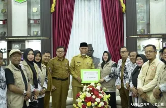 Persatuan Guru Republik Indonesia (PGRI) Kabupaten Bengkalis menyalurkan bantuan kemanusiaan Rp420 juta bagi sekolah dan guru yang terdampak bencana hidrometeorologi di Sumbar. (Dok. Adpim Sumbar)