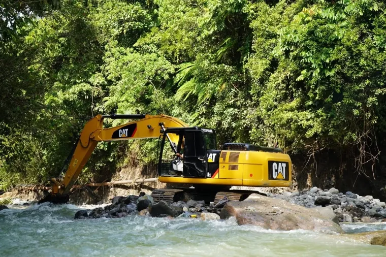 Jembatan Pipa Rusak Diterjang Banjir, Distribusi Air gunakan Mobil Tengki di Sebagian wilayah Utara Kota Padang 