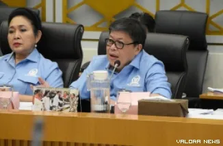 Ketua Komisi IV DPR RI, Siti Heriadi atau Titiek Soeharto dan Alex Indra Lukman (Wakil Ketua) saat memimpin Raker dengan mitra kerja terkait pengamanan harga dan persiapan stok bahan pangan menjelang Ramadhan 2026 di Kompleks Parlemen, Jakarta, Selasa. (h