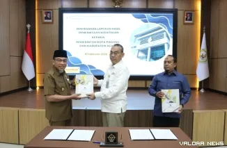 Wakil Wali Kota Padang Maigus Nasir Menerima LHP Kepatuhan Belanja Pemko Padang TA 2025. (*)