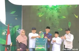 Gubernur Sumatera Barat Mahyeldi Ansharullah Didampingi Kepala Kantor Perwakilan Bank Indonesia Sumatera Barat M. Abdul Majid Ikram  Melakukan Kick Off Program DAUN Ramadhan Festival 2026, Minggu (8/2/2026)