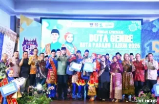 Wali Kota Padang Fadli Amran Bersama Pemenang Duta GenRe 2026. (*)