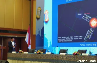 Anggota Tim Hisab Rukyat Kemenag, Cecep Nurwendaya paparkan hasil pengamatan data astronomis posisi hilal pada 29 Sya'ban 1447 H pada Seminar Posisi Hilal Penetapan Awal Ramadan 1447 H yang digelar sebagai rangkaian sidang isbat, Selasa sore. (humas)