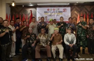 Danramil Kodim 0607-11 Cibadak, Sukabumi, Kapten CBA Edi bersama Kapolsek Cibadak, Kompol D Jubaedi, Asril Naska (DPP HMTN-MP) dan lainnya, foto bersama usai silaturahmi di Gedung BP3D Cibadak, Kecamatan Cibadak, Kabupaten Sukabumi, Selasa. (humas)