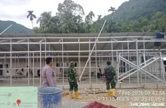 Pembangunan HUNTARA Tahap II, bagi warga terdampak bencana, di Taratak Baru, Kenagarian Puluik-Puluik, Bayang Utara, Pessel. 20 unit dikebut pengerjaannya.FOTO: Dok Dinas Kominfo Pessel