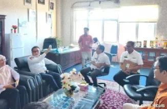 Kepala BPS Pasaman Barat, Dwi Susanti dan jajaran, temui Sekretaris Daerah Pasaman Barat, Doddy San Ismail, di ruang kerja Sekda, Rabu. (robi irwan)