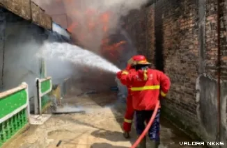 Kebakaran hebat di Jalan Dahlia Kelurahan Surau Gadang Kecamatan Nanggalo Kota Padang. (Dok. Damkar Padang)