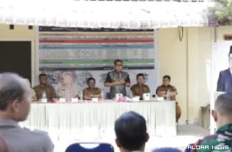 Wakil Ketua DPRD Sumbar, Evi Yandri memberikan sambutan saat berkunjung ke Koto Lalang Lubuk Kilangan dan mendengarkan aspirasi masyarakat, Senin. (humas)