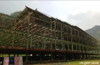 Bangunan yang bakal di bongkar oleh pemprov Sumbar di DAS lembah Anai.