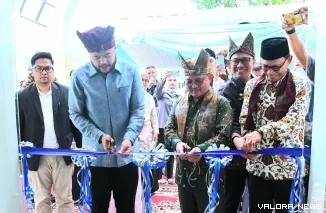 Walikota Padang Fadli Amran bersama Kepala Perpusnas RI Endang Aminudin Aziz Meresmikan Gedung Layanan Perpustakaan Umum Daerah Kota Padang, Kamis (12/2/2026)