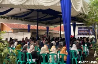 Anggota DPRD Sumatera Barat, Asril SE Angku Andaleh, gelar pertemuan dengan warga RT 01/ RW I Kelurahan Kayu Kubu, Kecamatan Guguk Panjang, dalam agenda reses perorangan, Kamis. (hamriadi)