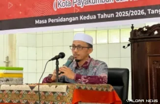 Anggota DPRD Sumatera Barat, Irsyad Safar, saat reses perorangan di Masjid Darussalam, Kelurahan Padang Tiakar Hilir, Kecamatan Payakumbuh Timur, Senin pagi. (humas)