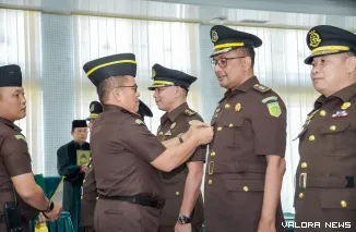 Wakajati Sumbar melantik pejabat eselon IV Kejati Sumbar. (Dok. Ist)