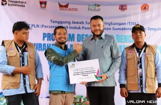 Wali Kota Padang Fadli Amran Menerima Bantuan Program Tanggung Jawab Sosial dan Lingkungan (TJSL) PT PLN (Persero) untuk Kampung Siaga Bencana, Kamis (12/2/2026)