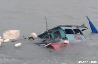 Ilustrasi sampan karam di laut. (Dok. Ist)