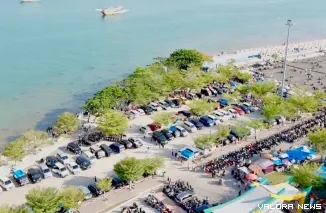 FOTO UDARA: Situasi kondisi parkir di area resmi Pemda di kawasan Pantai Carocok Painan saat Libur Lebaran Tahun 2026. FOTO: Dok Balai Jurnalis Kabupaten Pesisir Selatan