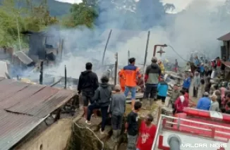 Kebakaran menghanguskan empat rumah permanen milik warga di Jorong Ateh Baruah, Nagari Sungai Landia, Kecamatan IV Koto, Kabupaten Agam